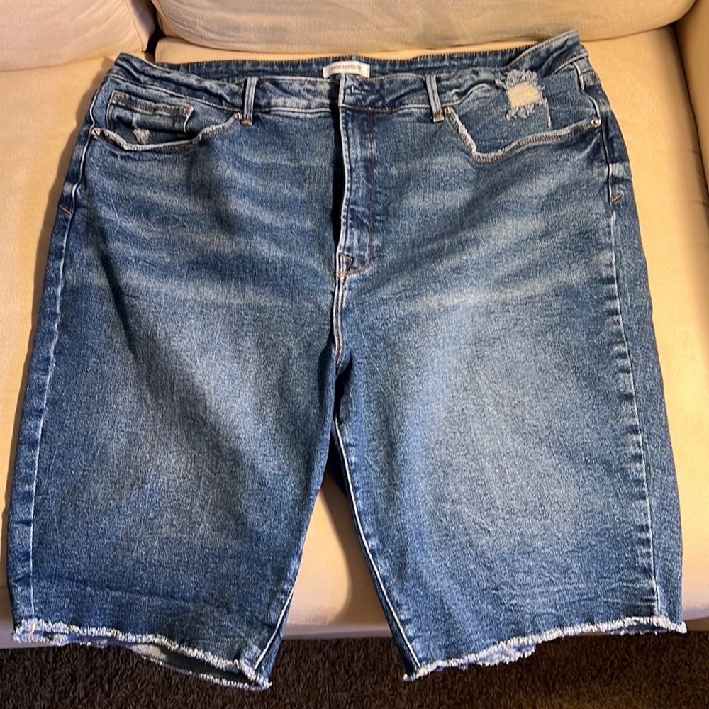 Good American distressed Bermuda plus size 22 shorts